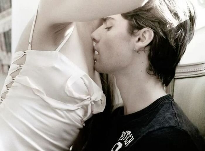 hot chest kiss image pinterest ins