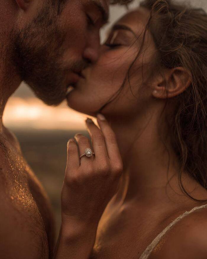 hot deep kiss image aethetic full hd