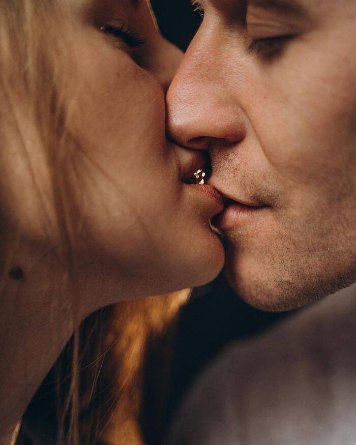 hot deep kiss image aethetics full hd