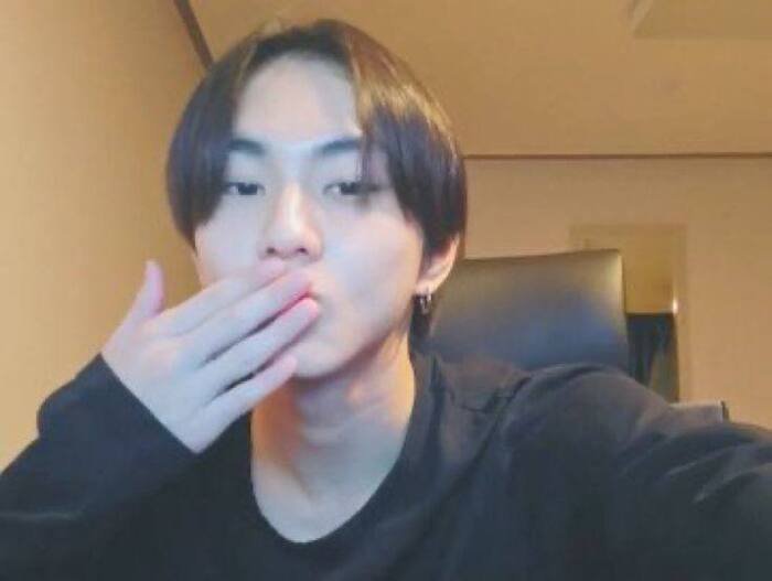 pinterest flying kiss image boy kpop