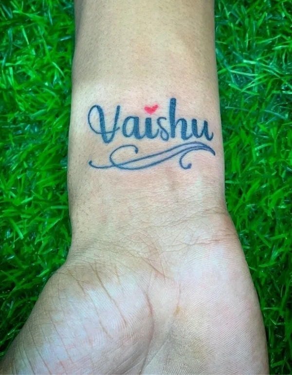 simple vaishu name dp
