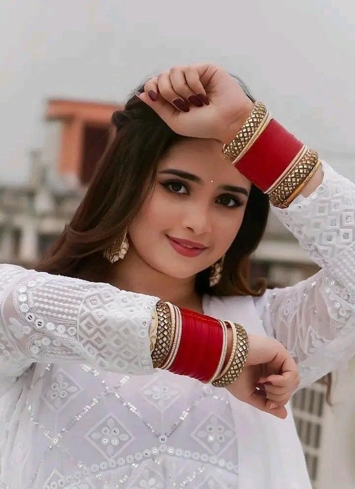 single girl dp expressing inner strength and grace.