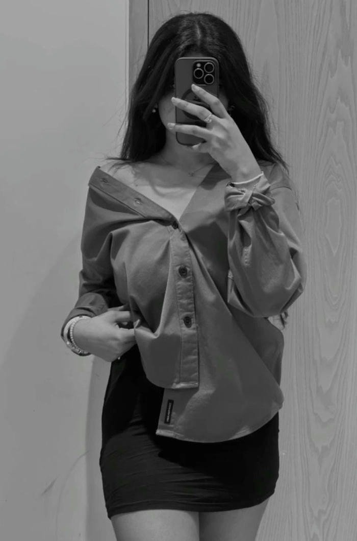 single girl dp showing independence and beauty.