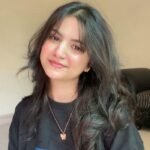 single girl dp showing strong and calm vibe.