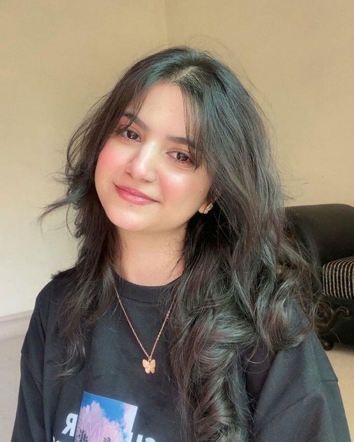 single girl dp showing strong and calm vibe.