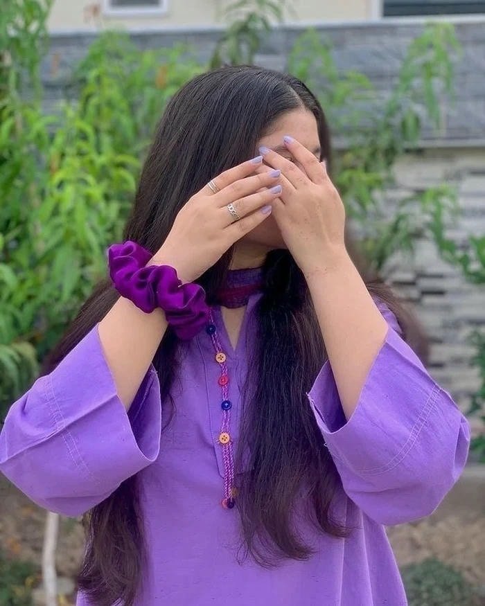 stylish whatsapp dp for girls in modern fashion style.