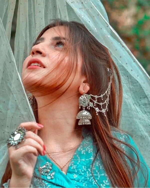 sweet girl dp with soft lighting and calm vibe.