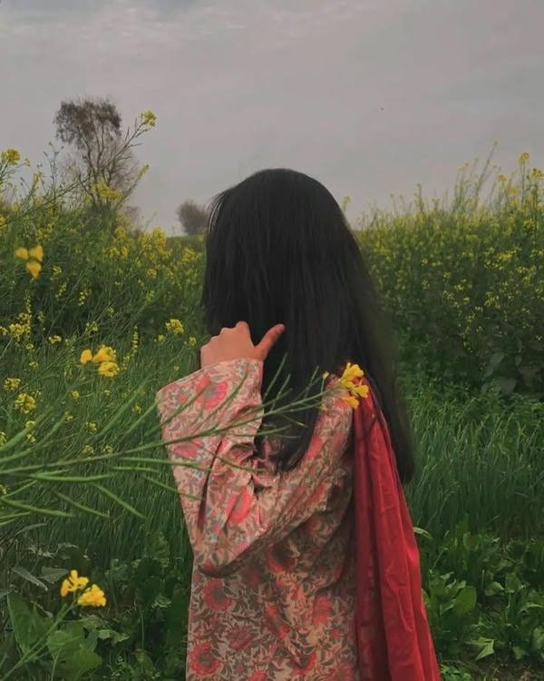 village girls dp showing simplicity and grace.