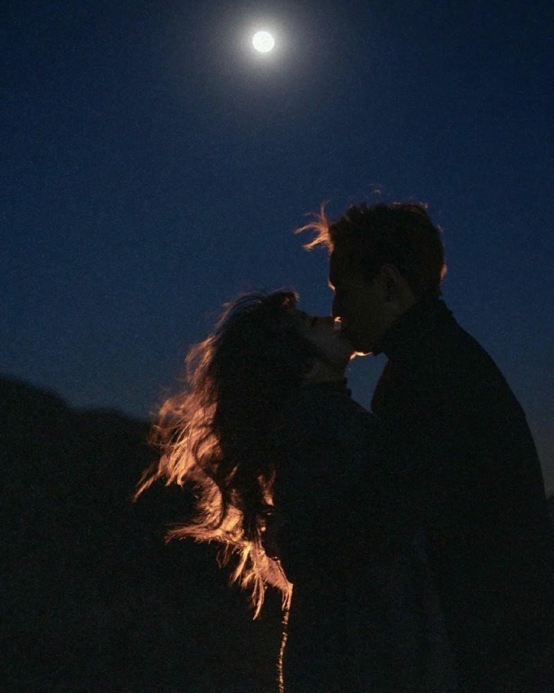 cute matching couple dp for lovers’ account.