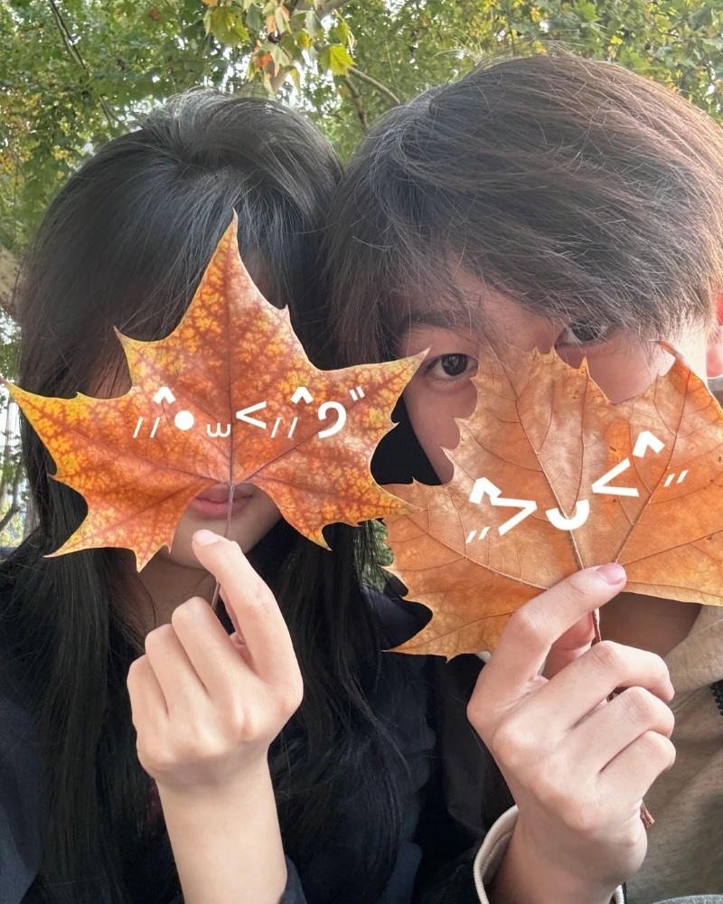 funny couple dp for cheerful profiles.